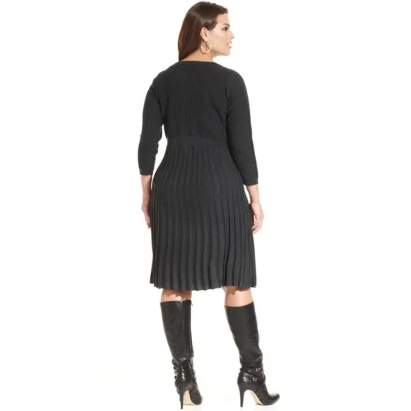 Calvin Klein black/gray three-quarter sleeve midi pleated sweater dress  size L